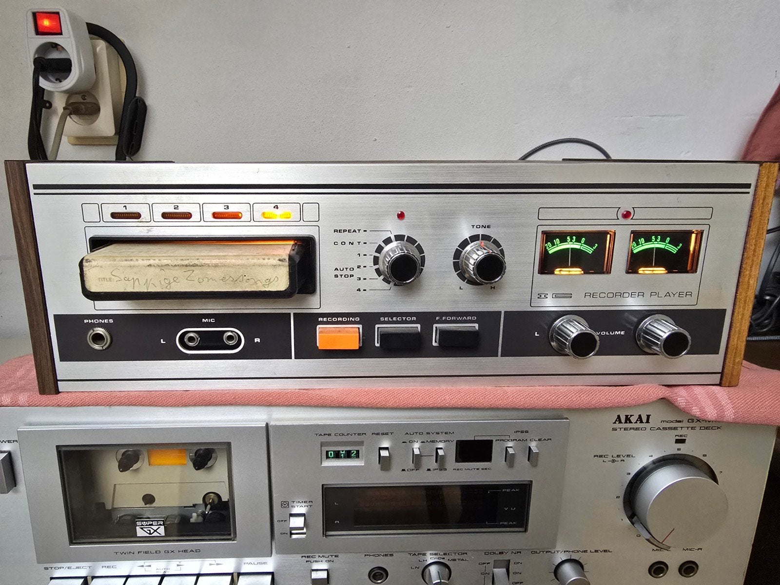 8 track speler met 65 stuks 8 tracks cassettes (m2456343868 ...