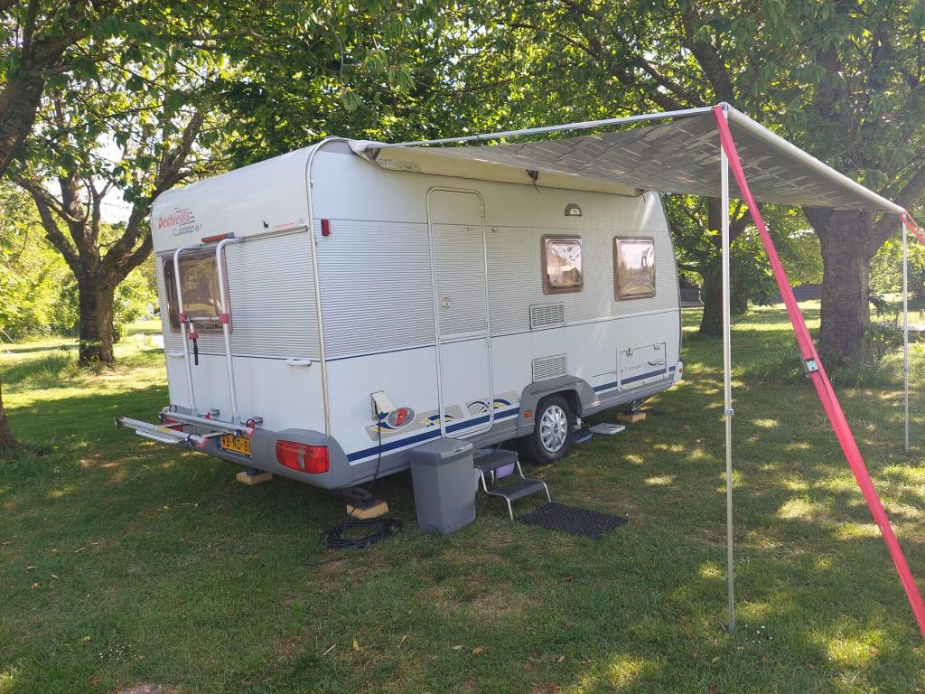 Dethleffs Camper 440 DB (1045151), Caravans en Kamperen, Caravans, Treinzit, Particulier, Tot en met 4, Dwarsbed