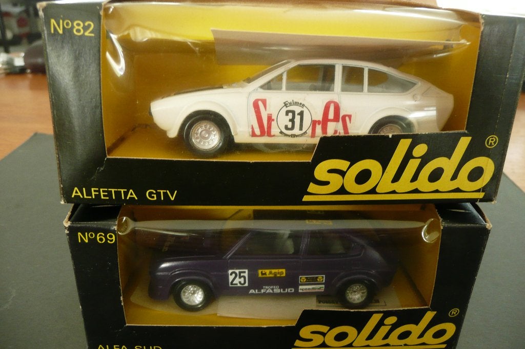 Solido 69 Alfa Sud en Solido nr 82 Alfetta GTV + decals OVP, Hobby en Vrije tijd, Modelauto's | 1:43, Ophalen of Verzenden, Zo goed als nieuw
