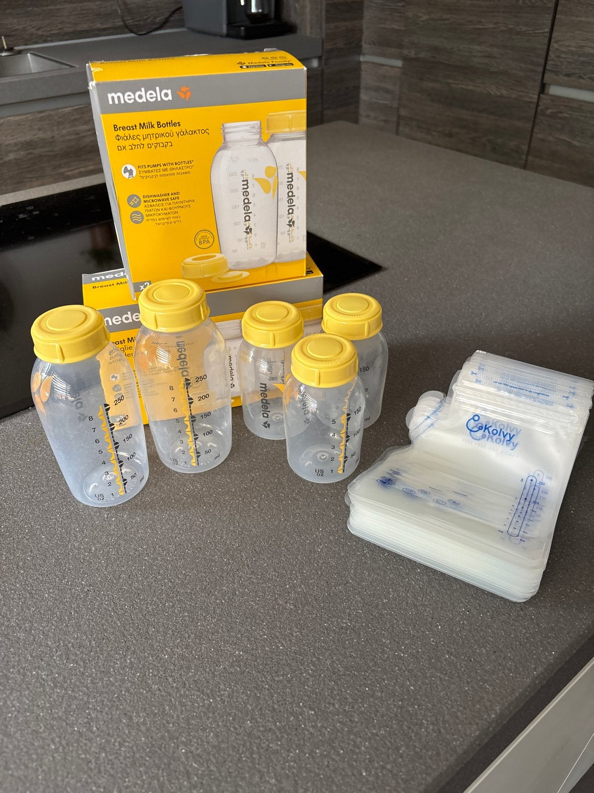 Medela moedermelk flesjes + Kolvy bewaarzakjes, Gebruikt, Medela, Ophalen of Verzenden, Babyfles