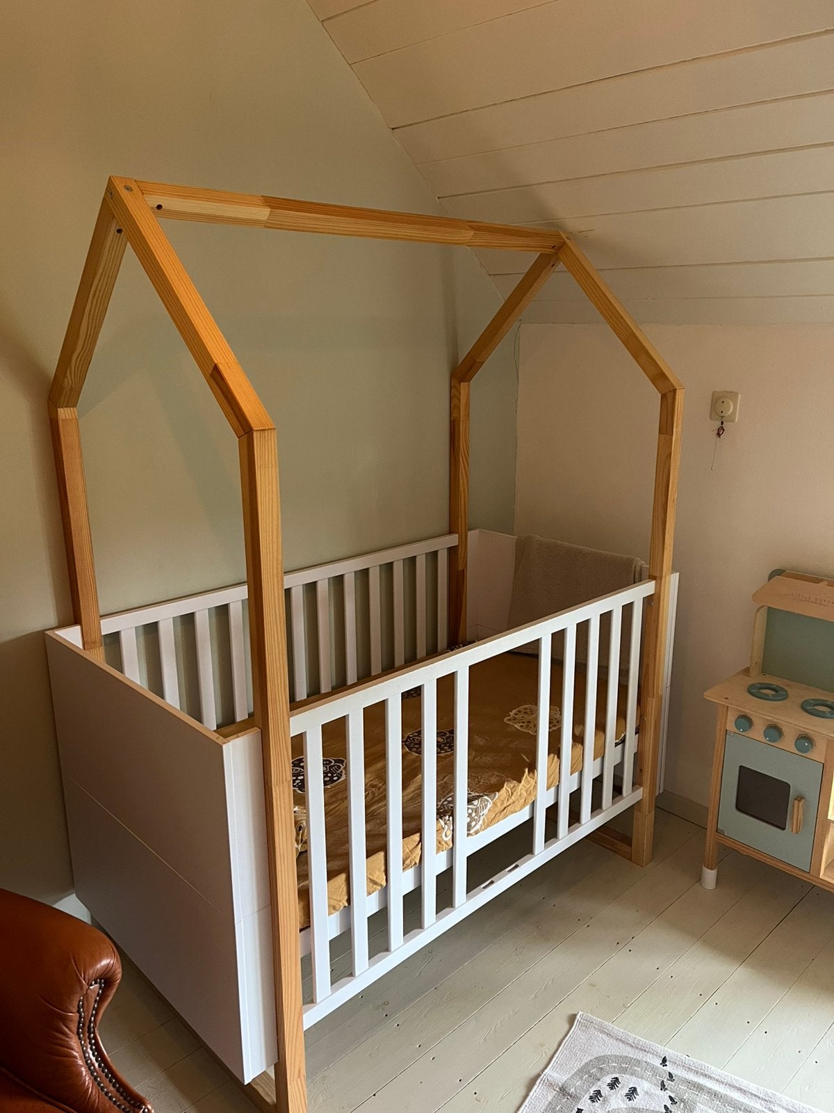 Peuter/junior bed ‘huisje’ 3in1 van Bellamy pinette, Kinderen en Baby's, Babywiegjes en Ledikanten, Ophalen, Zo goed als nieuw