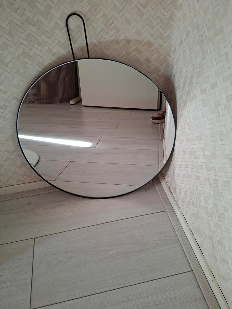 Ronde spiegel,Kwantum, spiegel, staal, zwart, rond, Huis en Inrichting, Ophalen, Minder dan 50 cm, Gebruikt, Rond