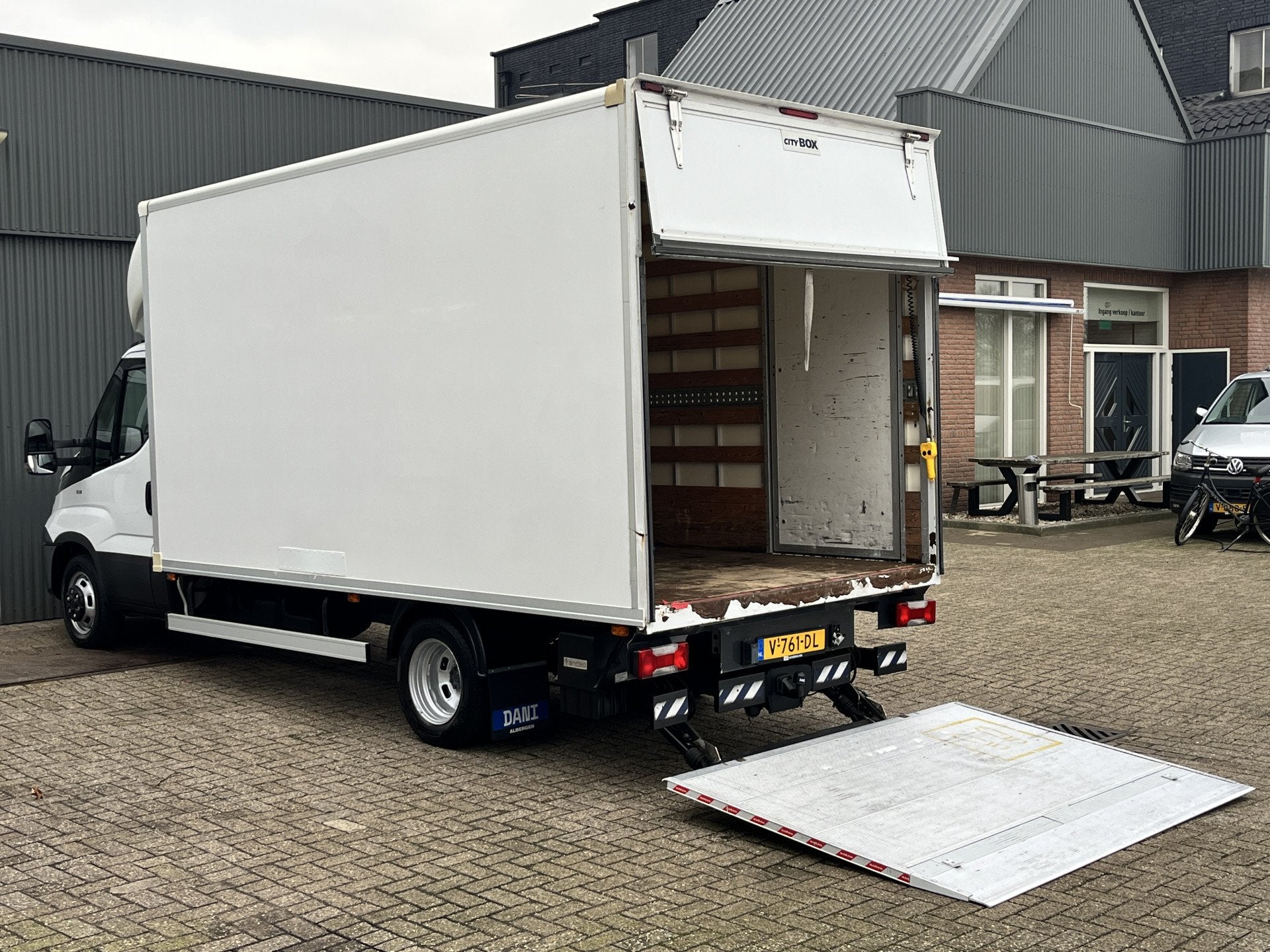 Iveco Daily 35C16V 2.3 Himatic Automaat 800kg laadklep Trekh, Auto's, Bestelauto's, Gebruikt, Iveco, Wit, Origineel Nederlands