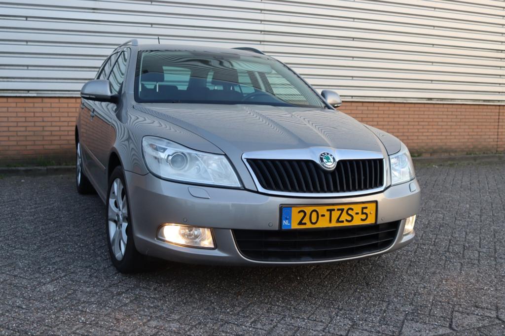 Skoda Octavia 1.2 TSI Combi DSG 2012 Beige, Auto's, Skoda, Particulier, Octavia, ABS, Adaptieve lichten, Adaptive Cruise Control