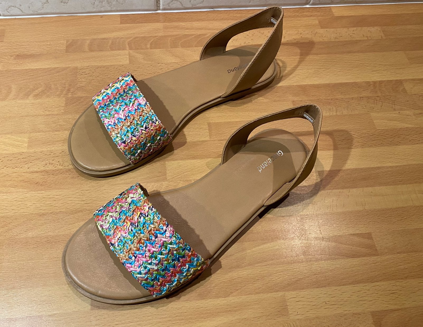 Leuke sandalen slippers, Kleding | Dames, Overige kleuren, Nieuw, Sandalen of Muiltjes, Ophalen of Verzenden