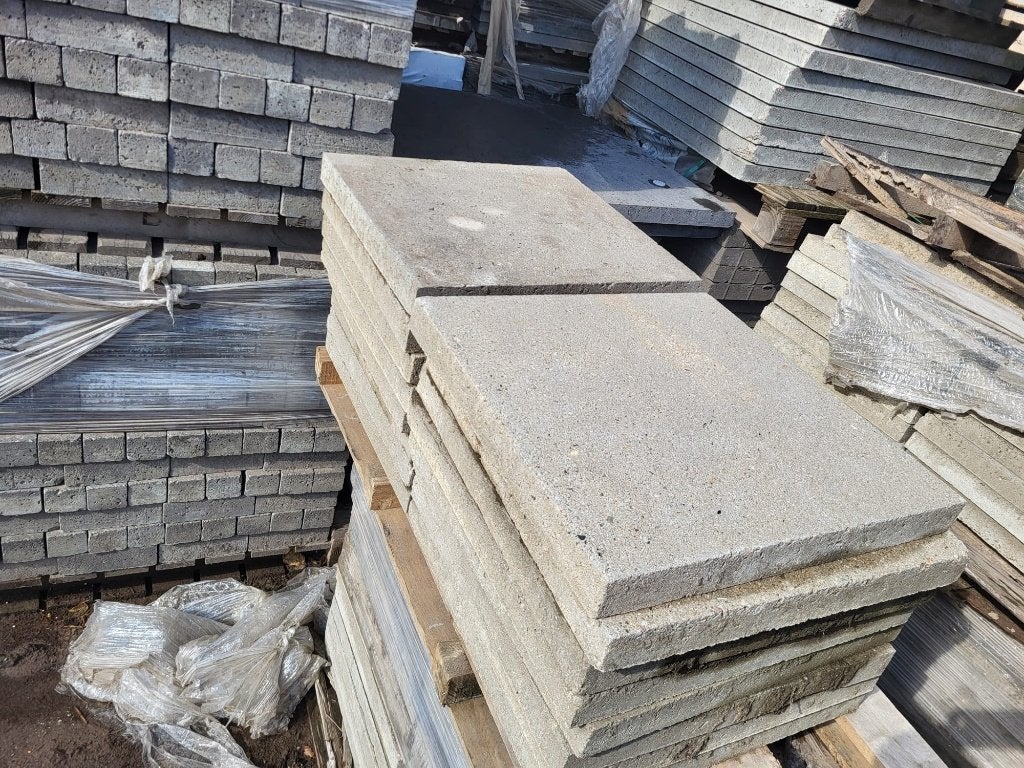 95 stuks gebruikte oud hollandse tegel 50x50x5cm grijs, Tuin en Terras, Ophalen, Gebruikt, 10 m² of meer, Beton