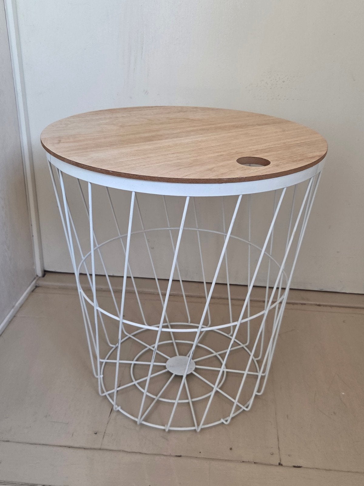 Draadmand / Bijzettafel met houten deksel, Gebruikt, Metaal of Aluminium, Rond, Modern
