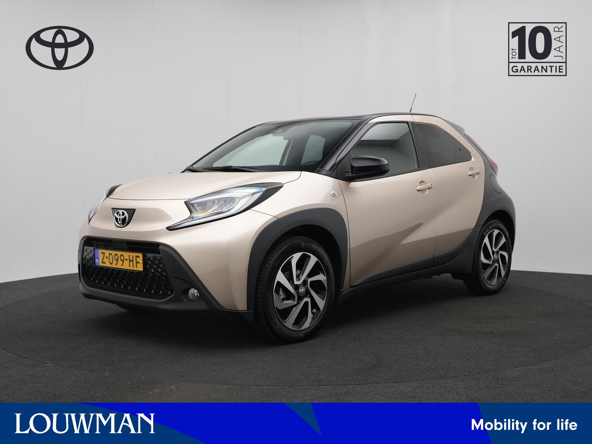 Toyota Aygo X 1.0 VVT-i S-CVT Pulse Automaat | Bi-tone |, Stof, Gebruikt, 4 stoelen, Origineel Nederlands