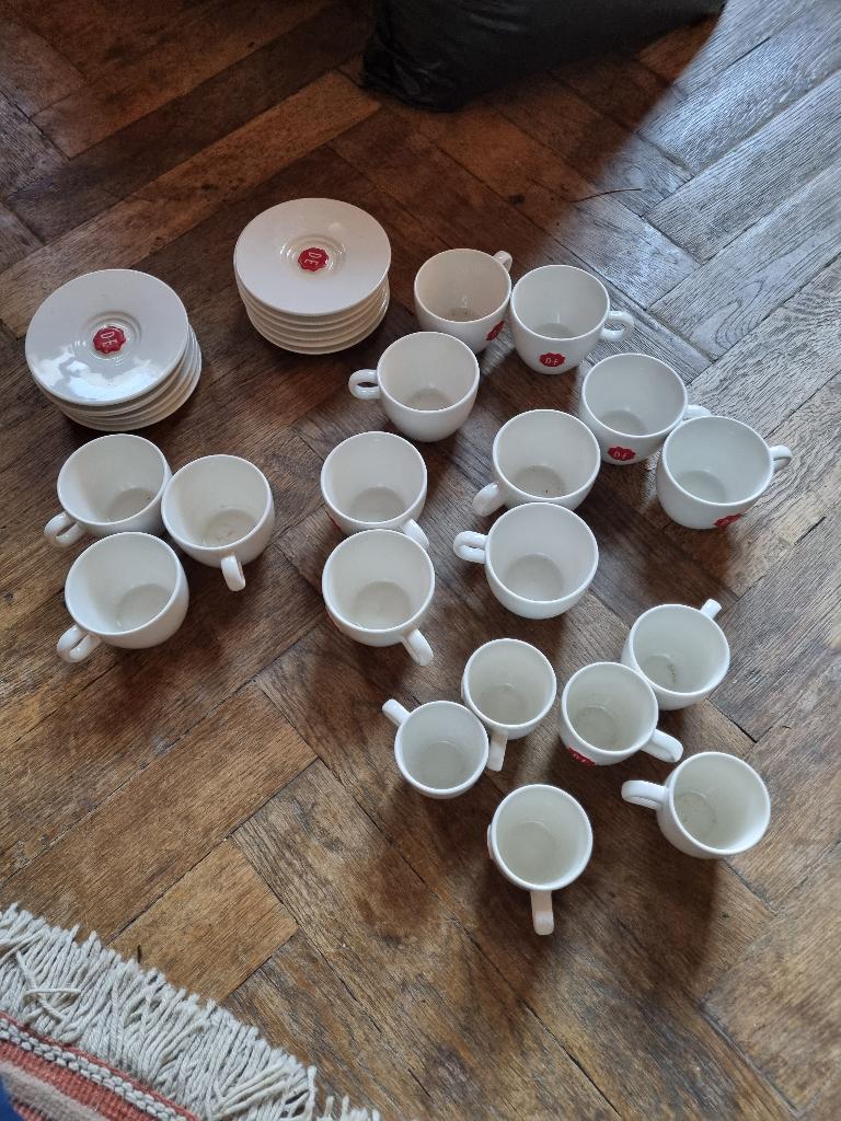 Douwe egberts kopjes, Huis en Inrichting, Keuken | Servies, Ophalen of Verzenden, Zo goed als nieuw, Overige stijlen, Kop(pen) en/of Schotel(s)