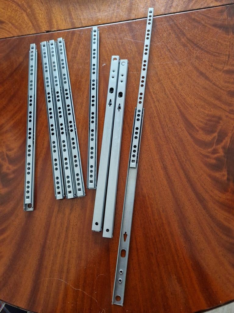 Ladegeleiders 31 cm lang, 1,5 cm breed, Doe-het-zelf en Verbouw, IJzerwaren en Bevestigingsmiddelen, Ophalen, Gebruikt, 250 mm of meer