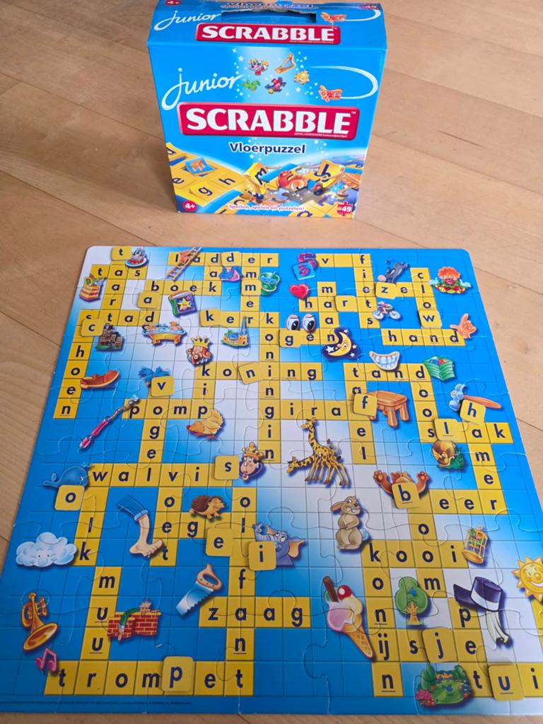 Scrabble Junior Vloerpuzzel - Leerzaam en Leuk!, Een of twee spelers, Ophalen, Zo goed als nieuw, Jumbo
