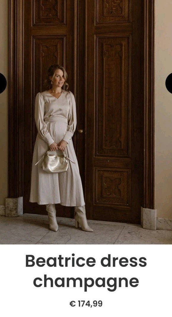 Prachtige lange satijnen jurk maat M van het merk Maere, Kleding | Dames, Jurken, Maat 38/40 (M), Beige, Nieuw, Maere