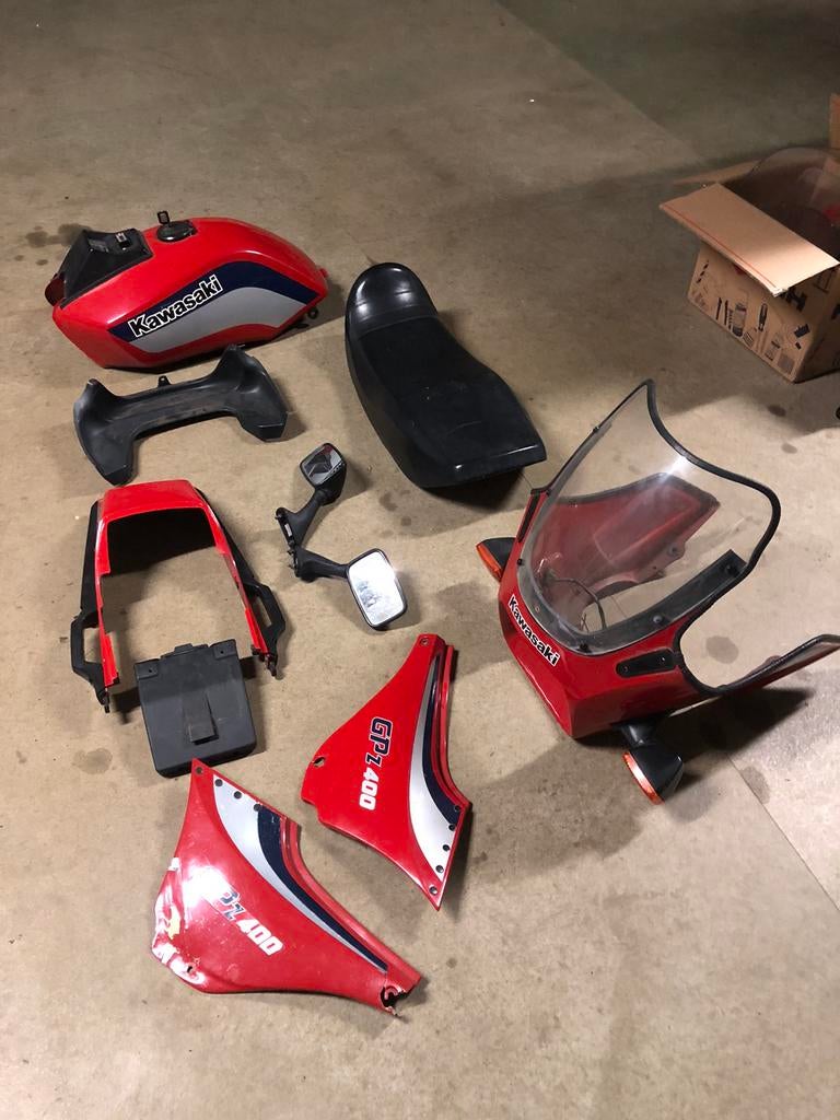 Kawasaki GPZ 400 1985-1989 Diverse kappen,Tank en zadel, Motoren, Onderdelen | Kawasaki, Gebruikt, Ophalen of Verzenden