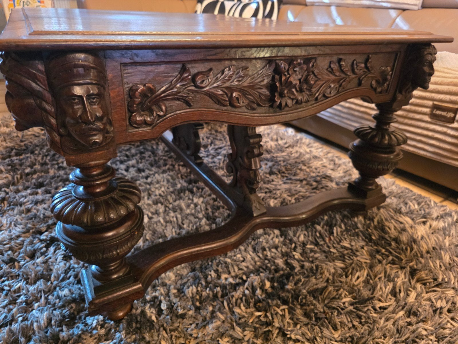 Antieke eiken salontafel met houtsnijwerk, Ophalen