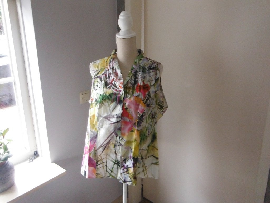 mooi nieuw Erfo mouwloos gebloemd bloesje, mt 46, Kleding | Dames, Erfo, Verzenden, Nieuw, Blouse of Tuniek