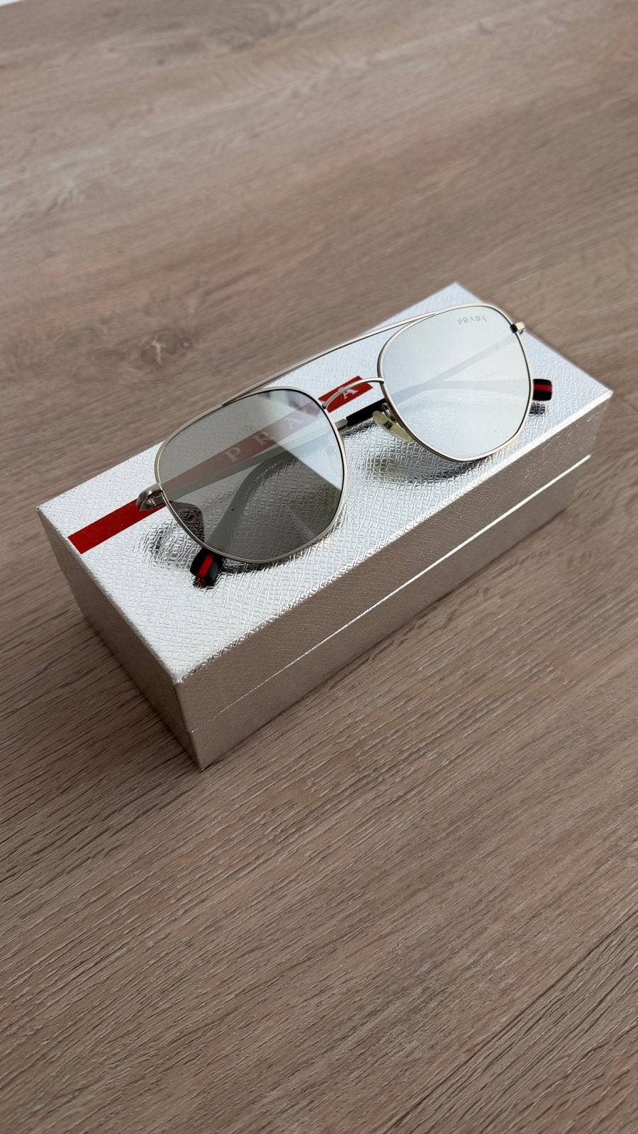 Prada Zonnebril - zilver, Overige merken, Zonnebril, Ophalen of Verzenden, Zo goed als nieuw