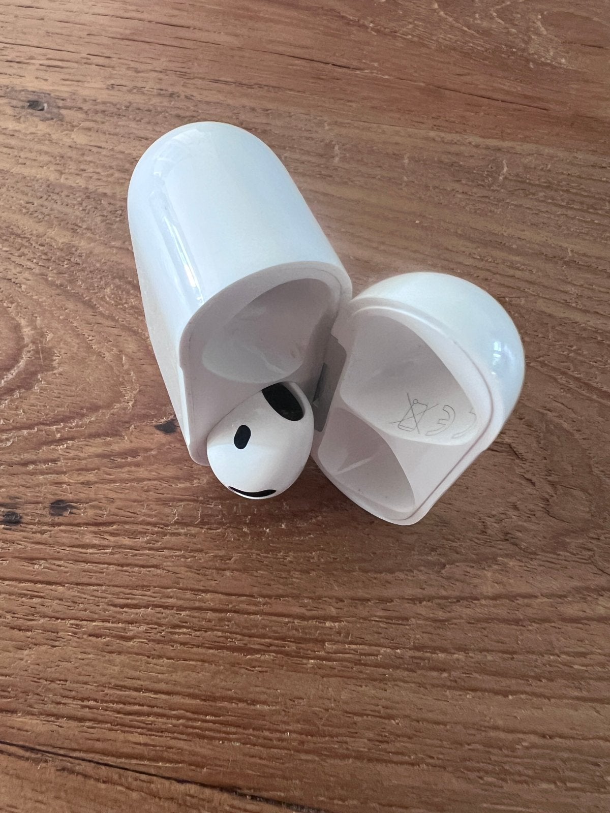 AirPods Pro (1e generatie) - mist 1 oortje, In-ear, Gebruikt, Bluetooth, Ophalen of Verzenden