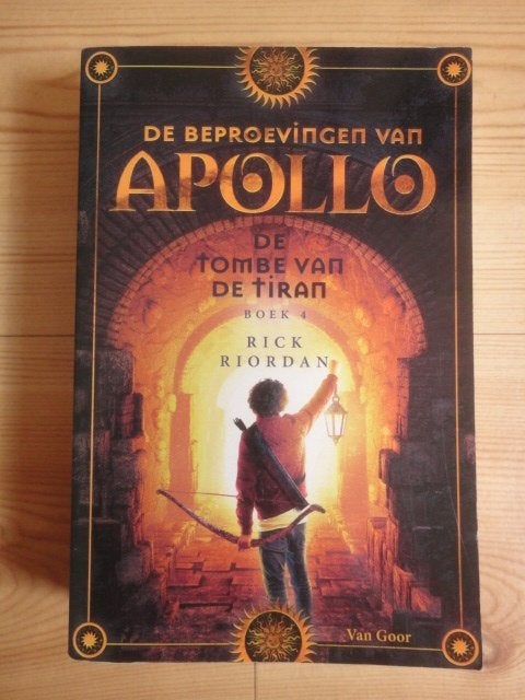 Te koop: De beproevingen van Apollo - De tombe van de tiran, Boeken, Ophalen of Verzenden, Gelezen, Rick Riordan