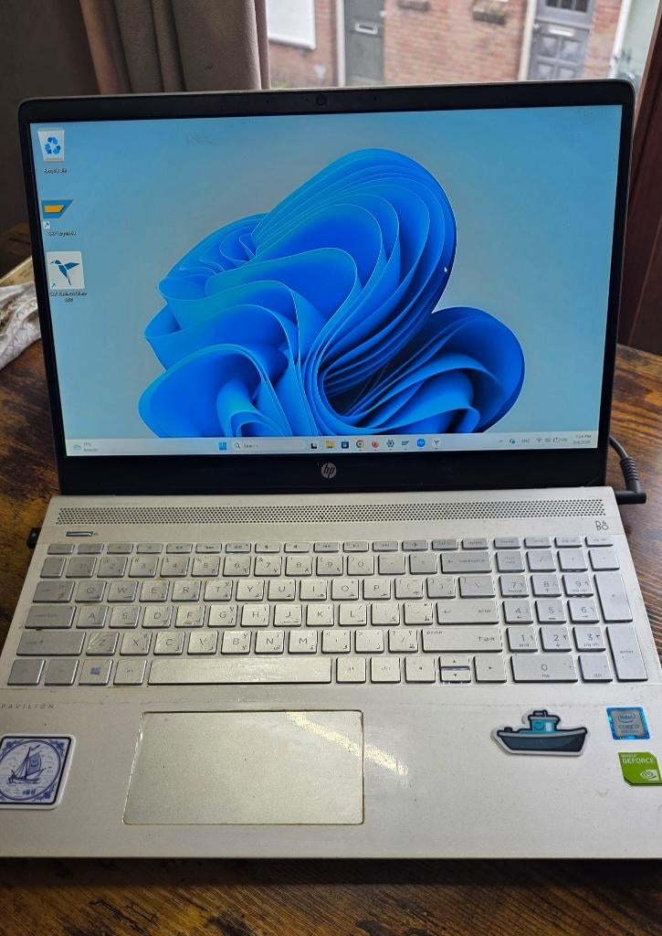 HP Pavilion 15 with English and Arabic Keyboard, Computers en Software, Windows Laptops, Zo goed als nieuw, 15 inch, HDD, SSD