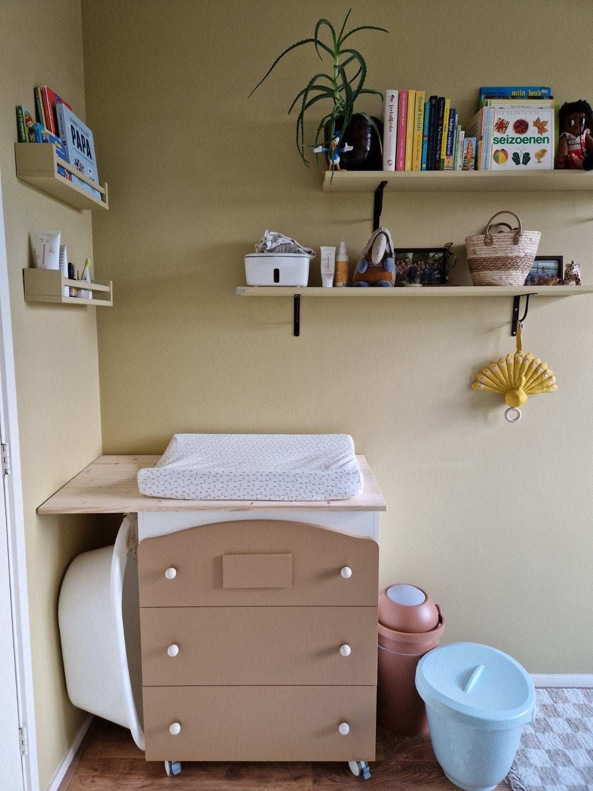 Commode met verwijderbaar badje en wieltjes, Gebruikt, Minder dan 75 cm, Ophalen of Verzenden, Minder dan 50 cm