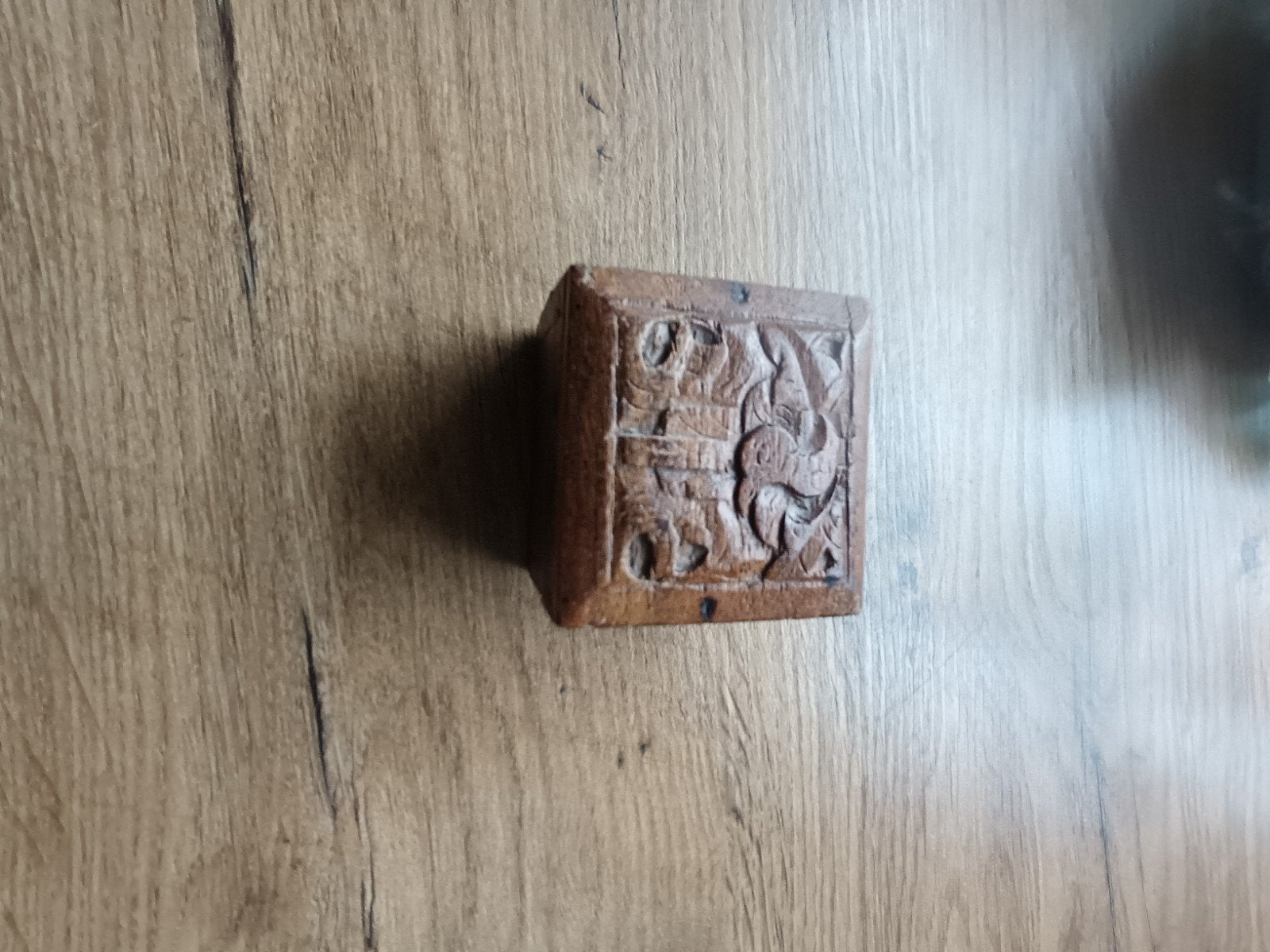 Uniek handgesneden houten sieradendoosje, Antiek en Kunst, Curiosa en Brocante, Ophalen of Verzenden