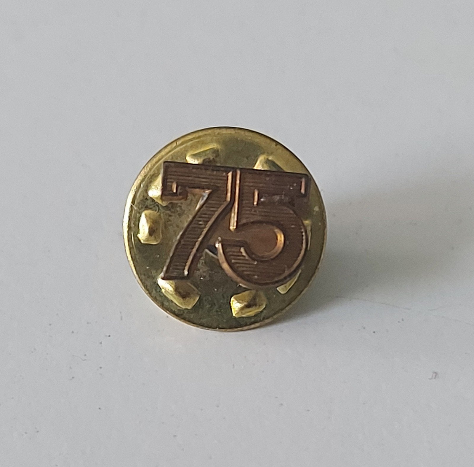 75 jaar Nijmeegse Vierdaagse pin, Verzenden, Overige materialen, Nederland