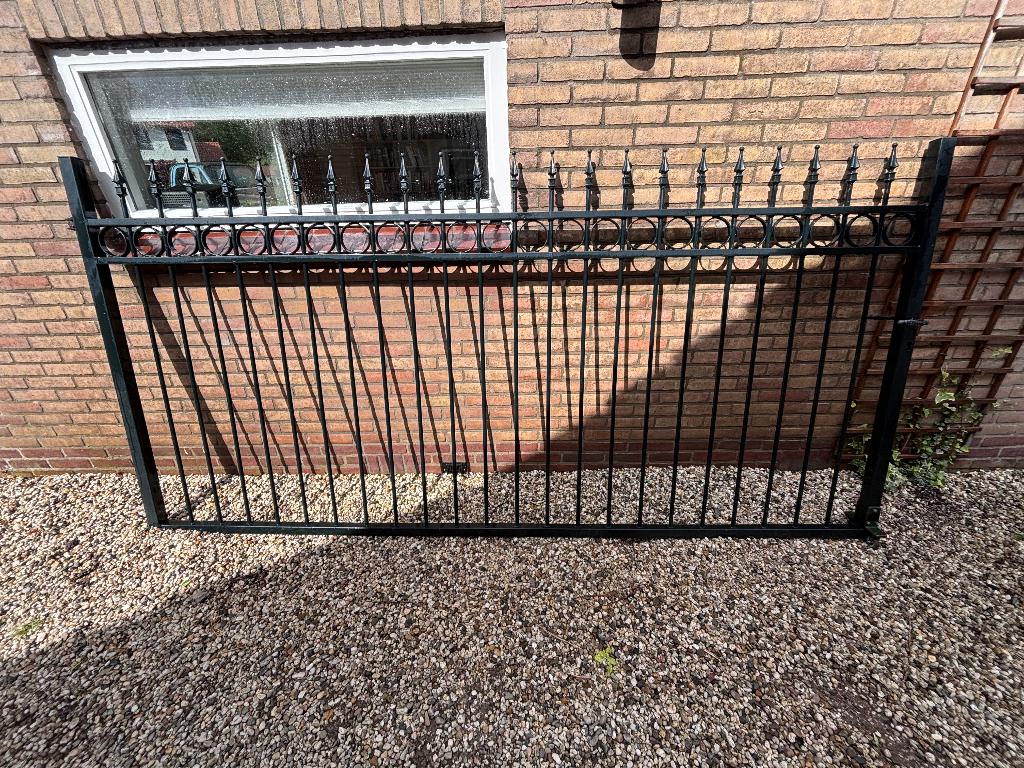 Zwaar metalen sierhek / tuinpoort – 150 x 307 cm, Tuin en Terras, Tuinhekken en Hekwerk, Ophalen, Gebruikt, IJzer, Tuinhek