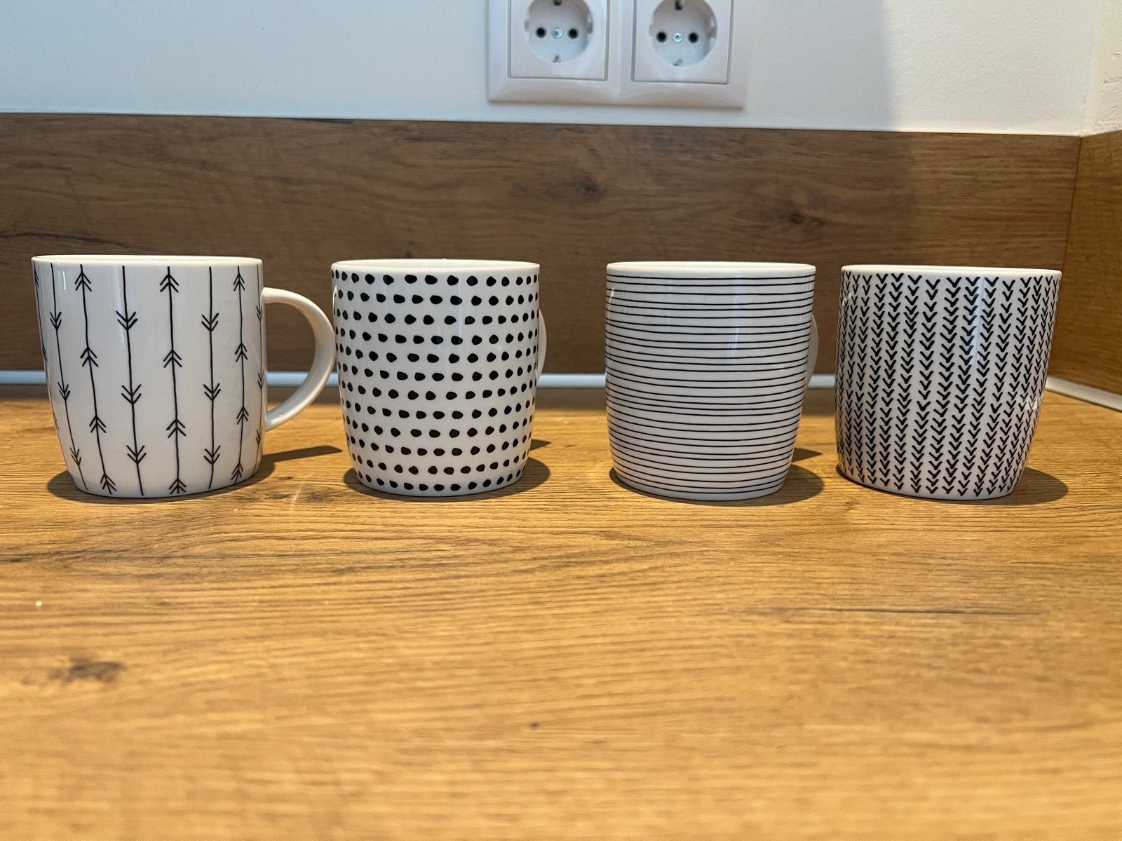 16 koffiekopjes (4 soorten) en 10 gebaksbordjes, Ophalen, Zo goed als nieuw, Bord(en), Overige stijlen
