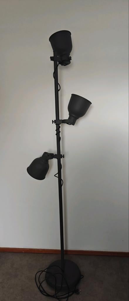 IKEA Hektar staande lamp met 3 spots, donkergrijs, Ophalen, Zo goed als nieuw, Metaal, 150 tot 200 cm
