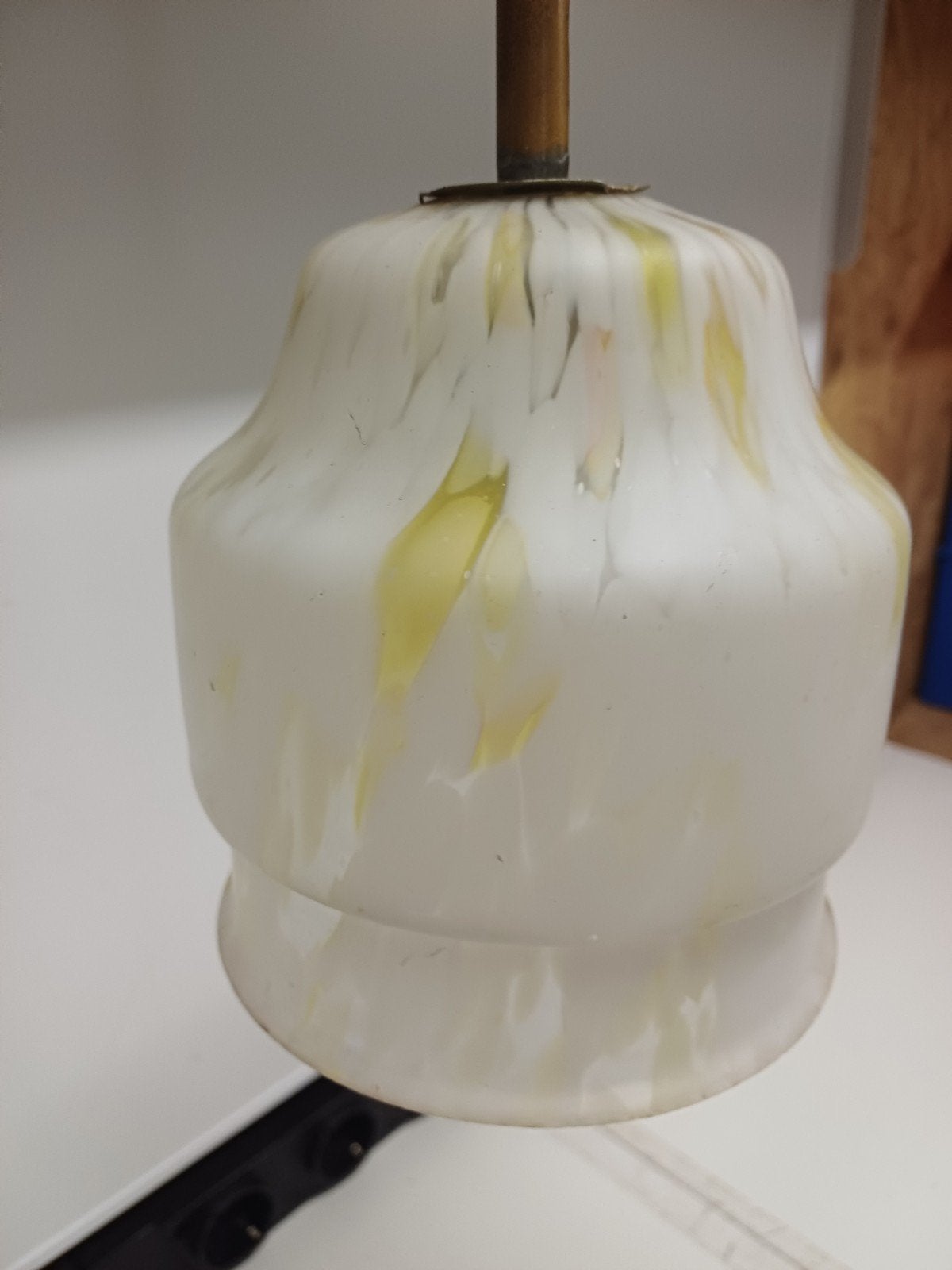 Antieke glazen hallamp met spatter kap en messing beslag, Antiek en Kunst, Ophalen of Verzenden