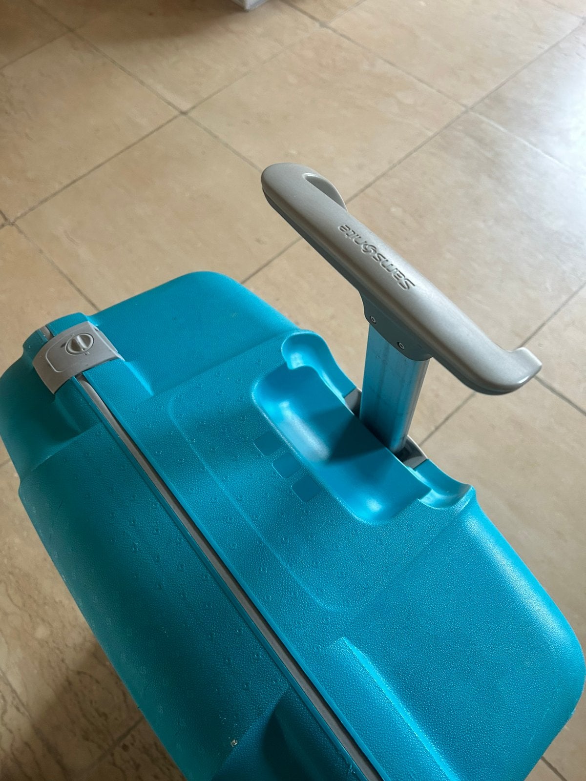 Samsonite strong Suitcase !, Ophalen of Verzenden, Zo goed als nieuw, Hard kunststof, Wieltjes