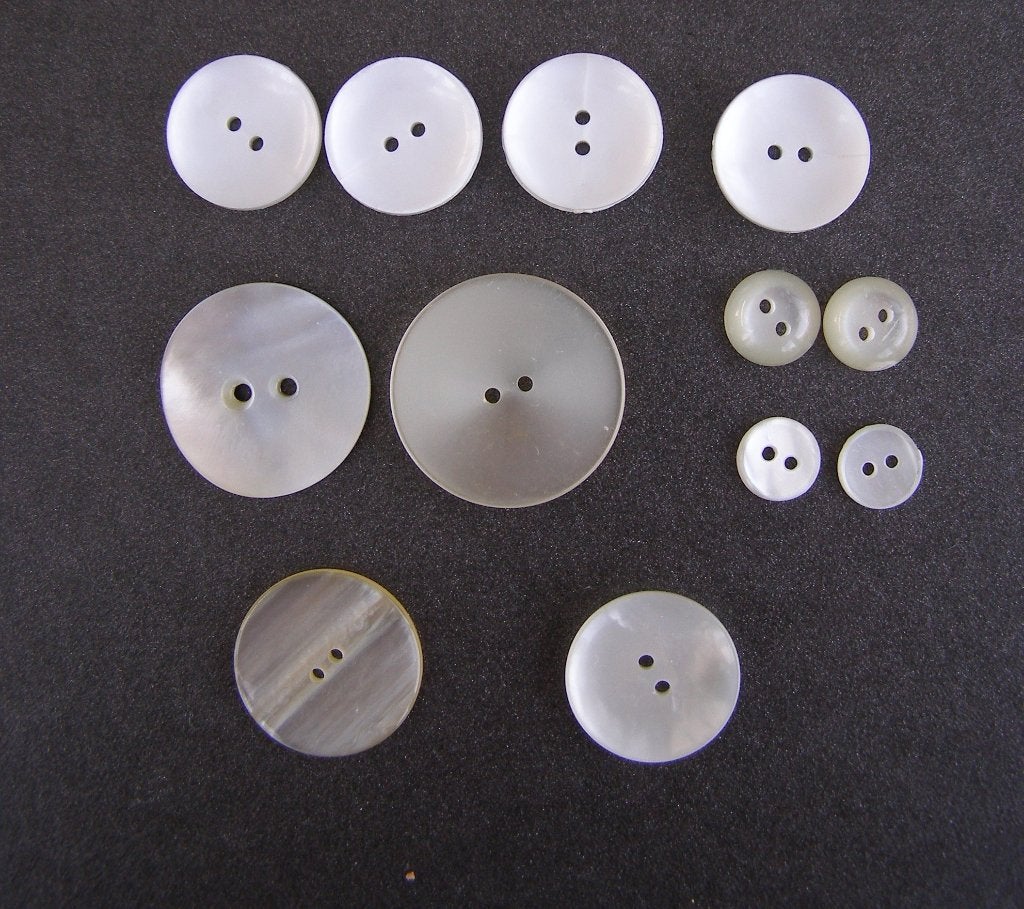 Knopen: PARELMOER / PARELMOER ACHTIG; diverse maten, Ophalen of Verzenden, Gebruikt, Knoop of Knopen
