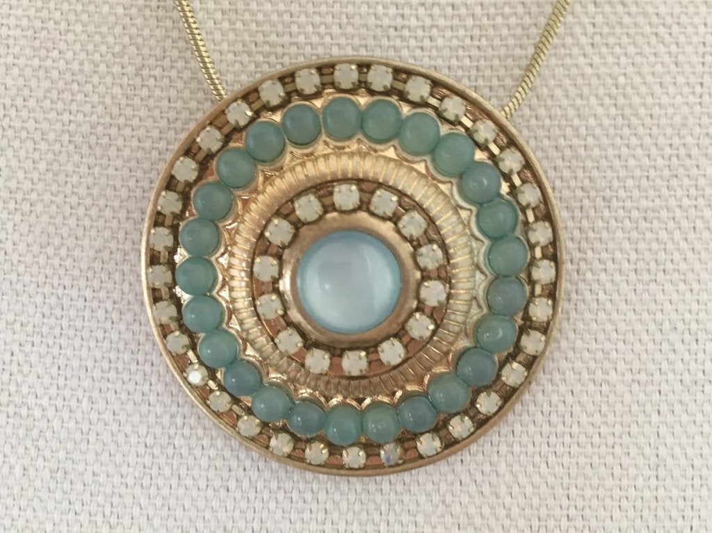 Ronde licht aqua steentjes hanger aan goudkleurige ketting, Sieraden, Tassen en Uiterlijk, Kettingen, Overige materialen, Verstelbaar