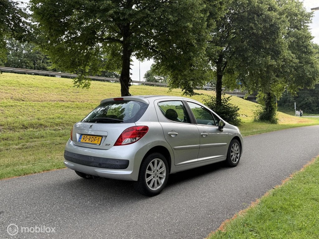 Peugeot 207 1.4 VTi Active*NEW APK*AIRCO*CRUISE*PARKEERSENSO, Auto's, Peugeot, Voorwielaandrijving, Euro 5, Stof, Gebruikt