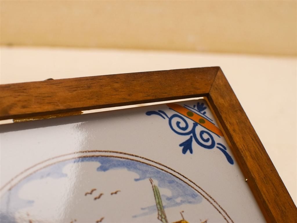 Wandtegel in een houten lijstje 51604, Ophalen of Verzenden, Gebruikt