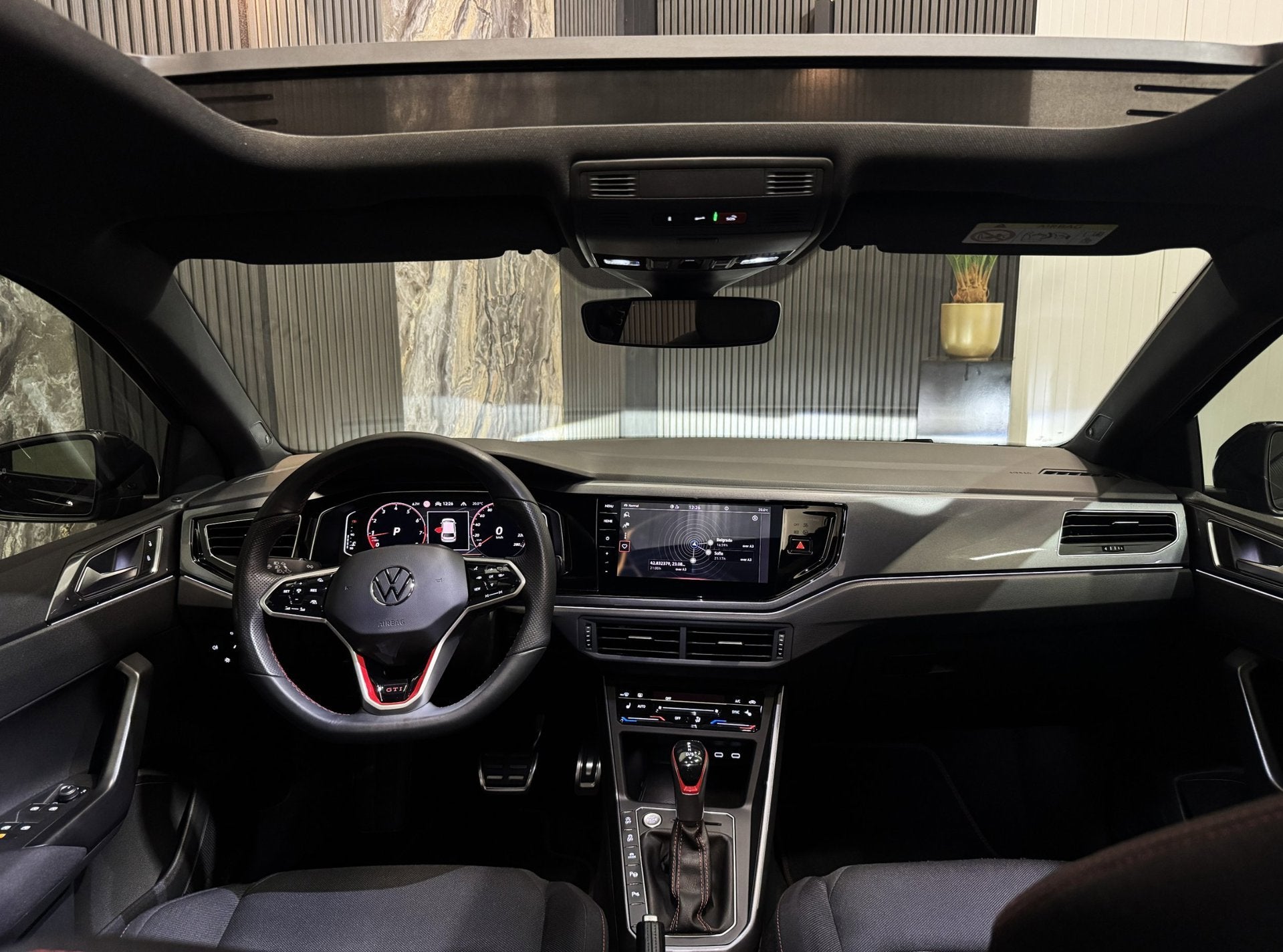 Volkswagen POLO 2.0 TSI GTI|PANO|SFEER|BEATS|BLINDSPOT|KEYLE, Auto's, Dealer onderhouden, Stof, Gebruikt, 4 cilinders