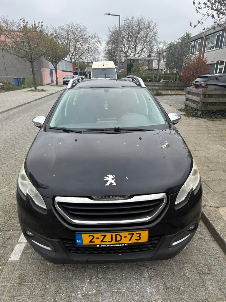 Peugeot 2008 1.2 E-vti 60KW Etg5 2015 Zwart, Auto's, Peugeot, 450 kg, 40 €/maand, 1199 cc, 770 kg