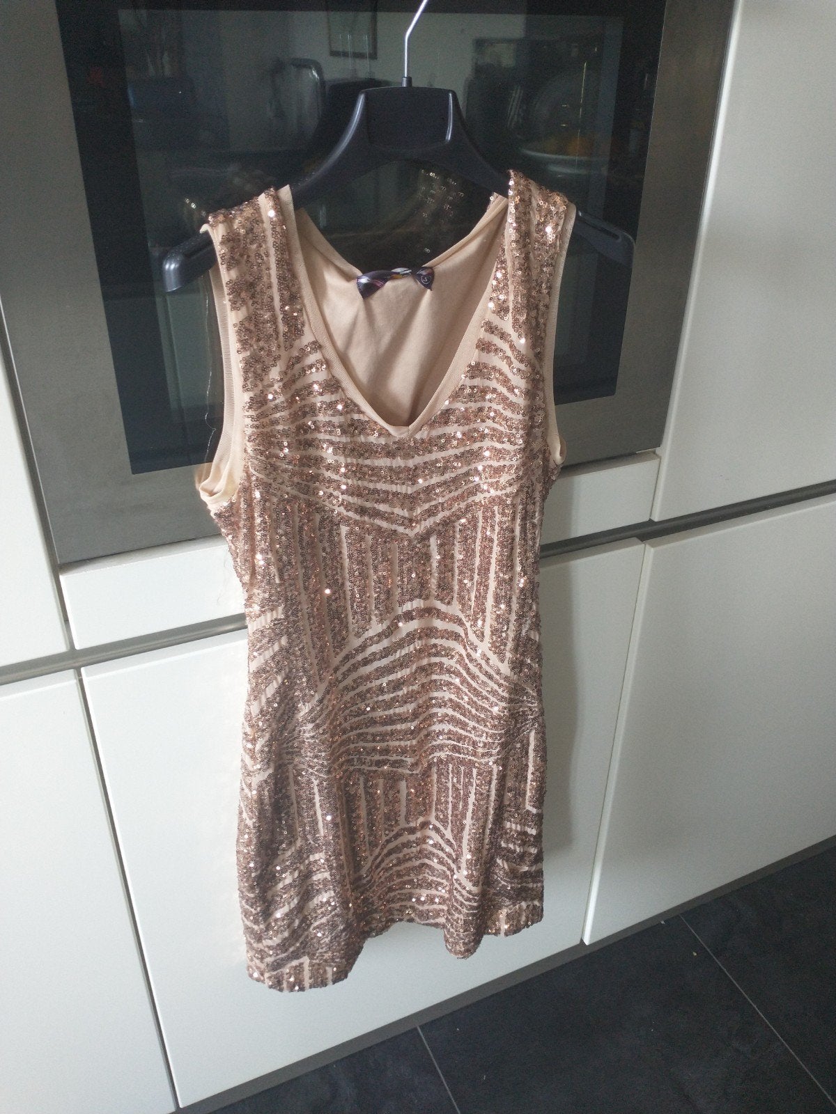 Bandage jurk met pailletten - XS/S, Kleding | Dames, Jurken, Ophalen of Verzenden, Gedragen, Maat 34 (XS) of kleiner, Beige