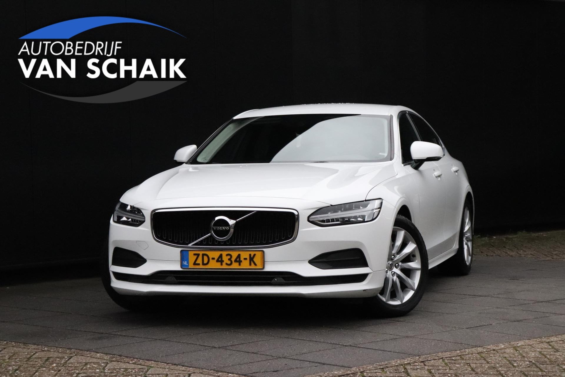 Volvo S90 2.0 T4 Momentum | CAMERA | VIRTUAL COCKPIT | CRUIS, Auto's, Dealer onderhouden, 15 km/l, Euro 6, Wit