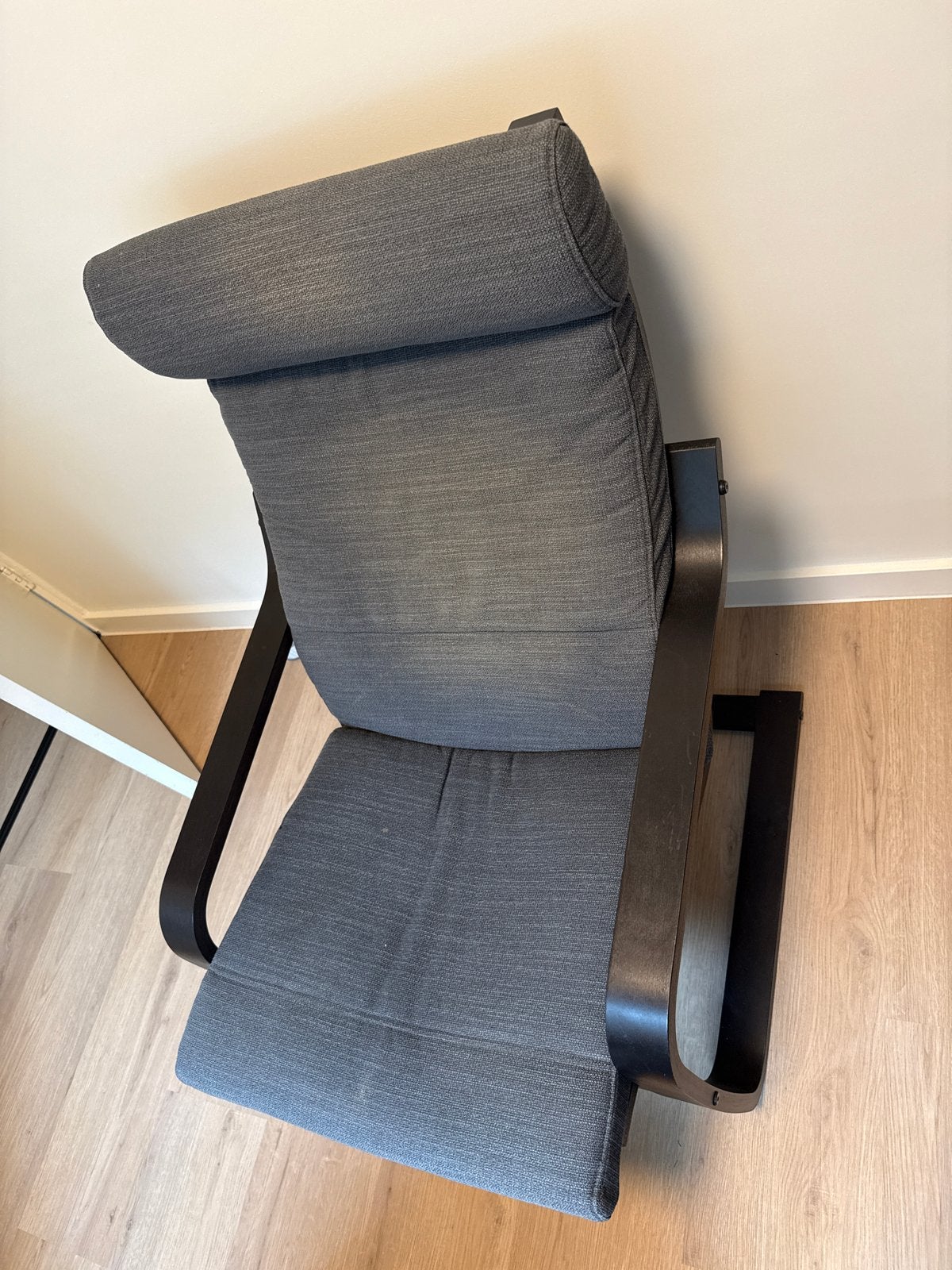 Comfortabele grijze fauteuil - Zo goed als nieuw, Huis en Inrichting, Ophalen, Zo goed als nieuw, Hout, Eén