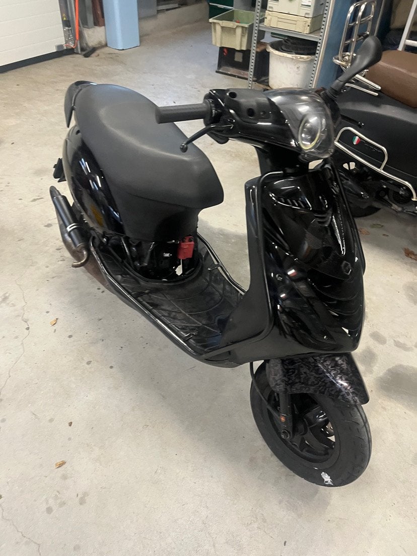 Piaggio Zip 2-takt scooter - Zwart, Fietsen en Brommers, Ophalen, Tweetakt, Gebruikt, Maximaal 45 km/u