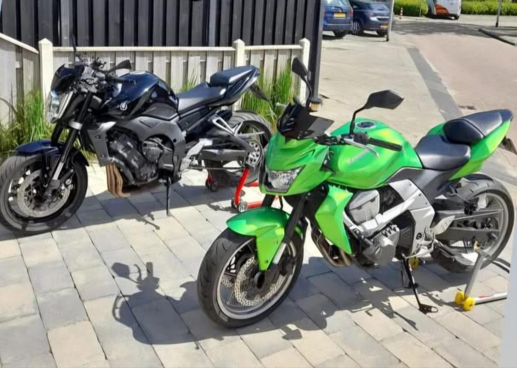 Yamaha FZ1 & Kawasaki Z750 - Beide uit 2006, Motoren, Motoren | Yamaha, Sportuitlaat, Gebruikt, Particulier, Handgeschakeld