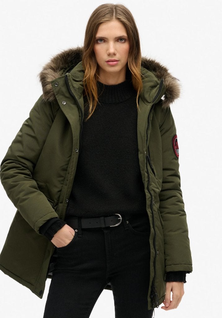 Superdry everest parka jas army khaki mt 38 NIEUW €89,-, Kleding | Dames, Jassen | Winter, Maat 38/40 (M), Superdry, Nieuw, Ophalen of Verzenden