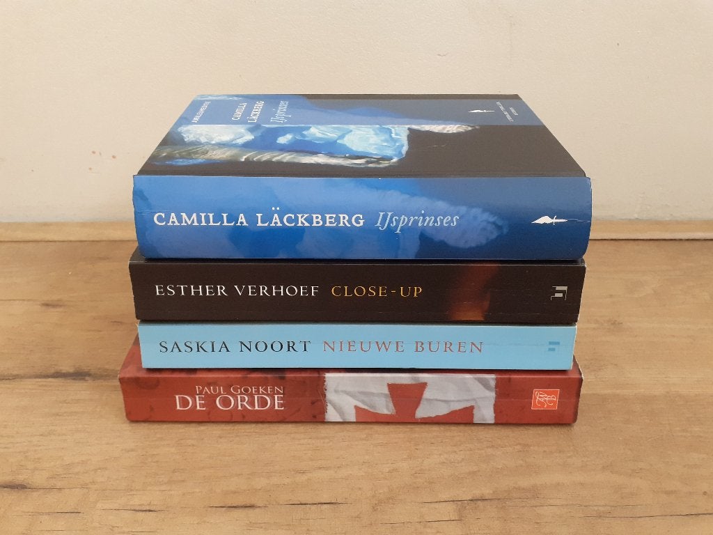 Gratis* stapel thrillers (2), Ophalen of Verzenden, Zo goed als nieuw