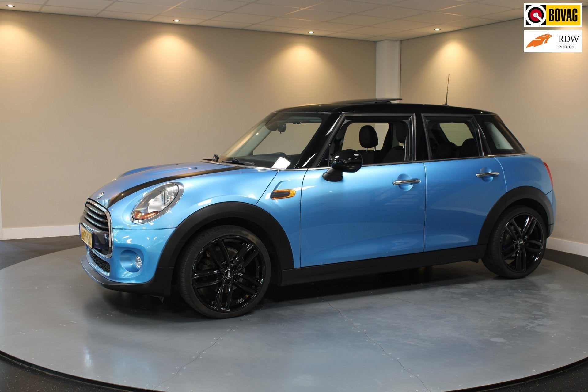 Mini 5-Deurs 1.5 Cooper Serious Business *Pano/Schuifdak* Le, Auto's, Elektrische ramen, 136 pk, Gebruikt, Euro 6