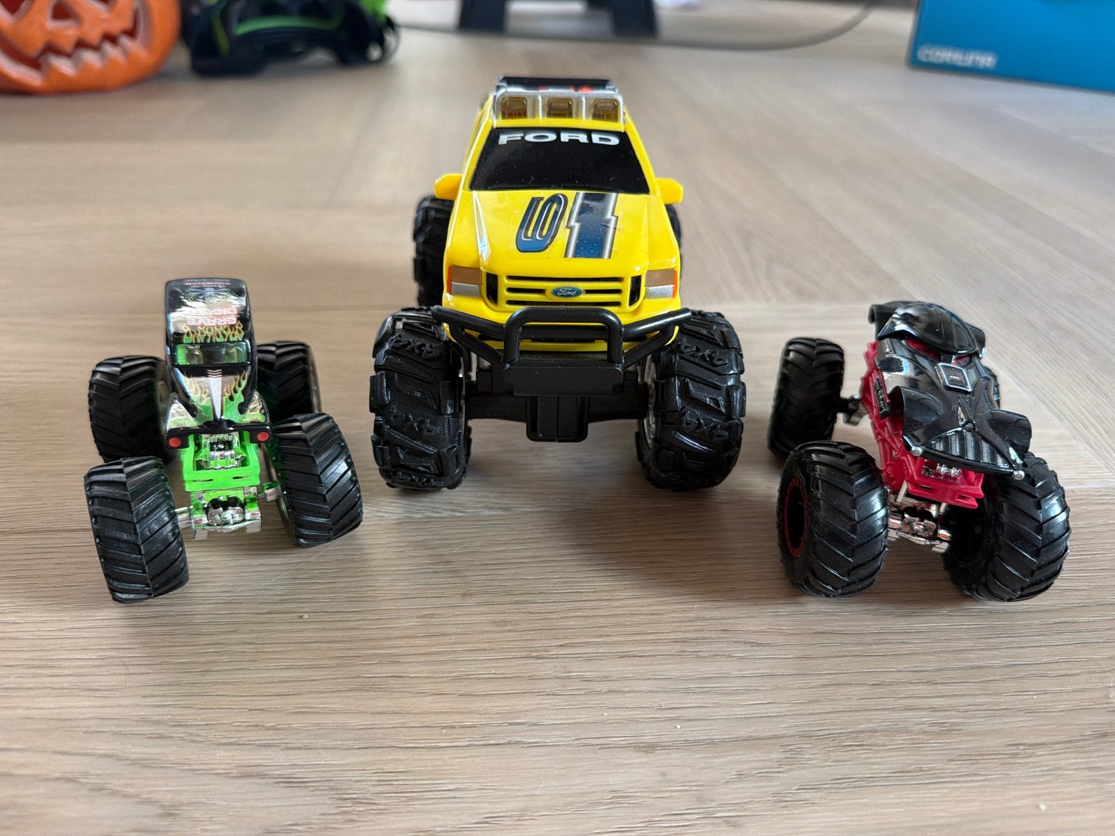 Grote en twee mini Monster trucks, Ophalen of Verzenden, Gebruikt