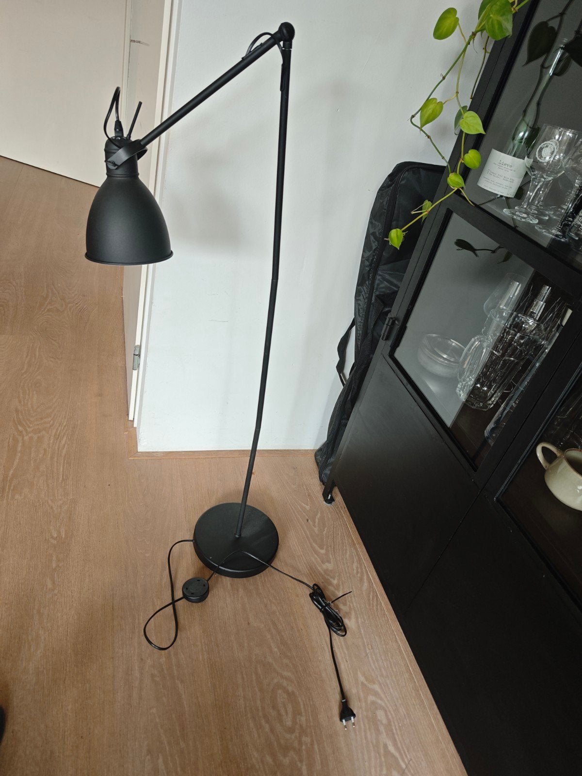Zwarte Staande Lamp met Verstelbare Arm, Ophalen, Gebruikt, E27 (groot), Modern industrieel