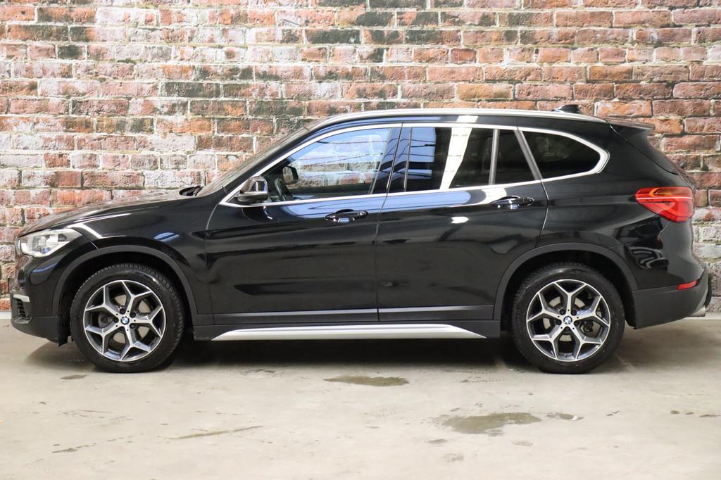 BMW X1 sDrive18i Executive xLine Automaat / Trekhaak / Parke, Gebruikt, Parkeersensor, Zwart, Leder