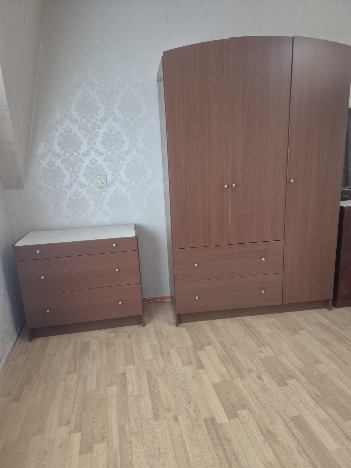 Complete slaapkamer: bed, kledingkast, ladekast, nachtkastje, Ophalen, Zo goed als nieuw, Jongetje of Meisje