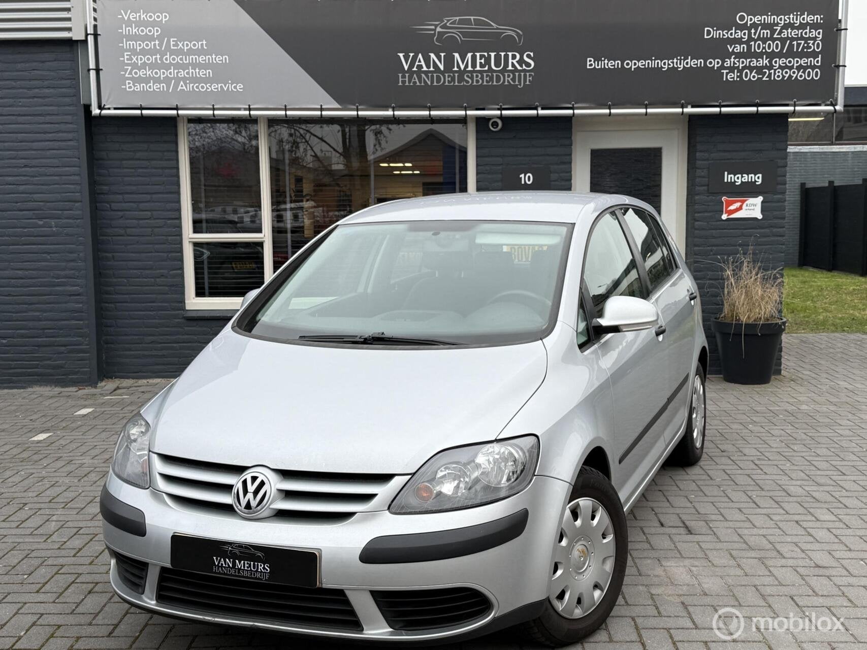 Volkswagen Golf 1.6 FSI Comfortline, airco, trekhaak, apk 02, Voorwielaandrijving, Gebruikt, Zwart, 4 cilinders